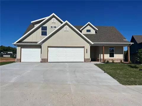 2513 Fairway Cir, Pea Ridge, AR 72751