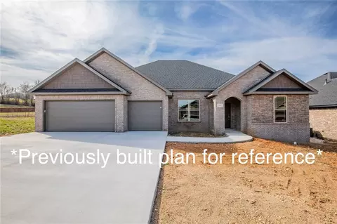 300 Doral Dr, Cave Springs, AR 72718