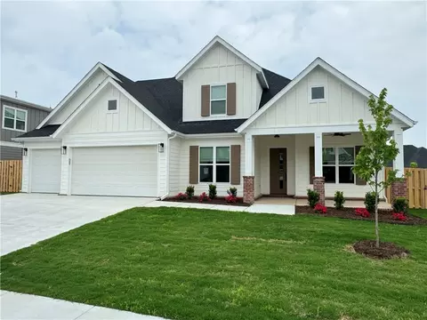 2710 Nova Ave, Lowell, AR 72745