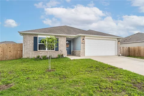 2817 Bauer St, Pea Ridge, AR 72751