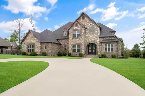 1441 Le Chesnay Dr, Centerton, AR 72719