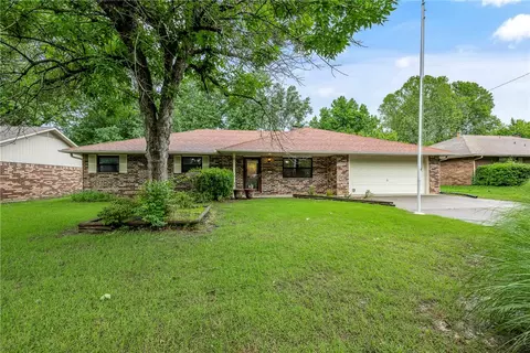 1907 SE Clark St, Bentonville, AR 72712