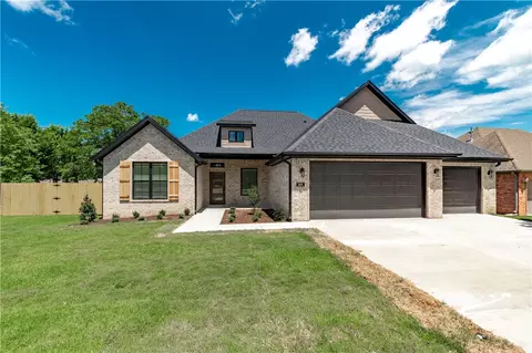 1644 Coopers Cv, Fayetteville, AR 72701