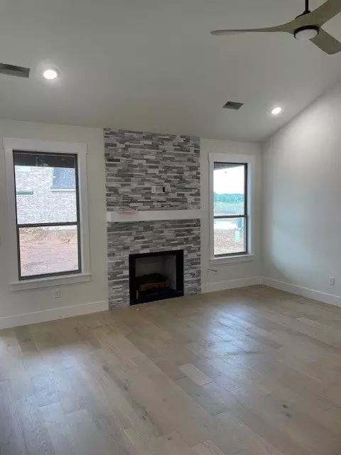 650 Abigail St, Centerton, AR 72719 photo 2