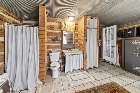 Bath - 14785 Tomato Wc 215 Rd, West Fork, AR 72774 photo 3 of 3