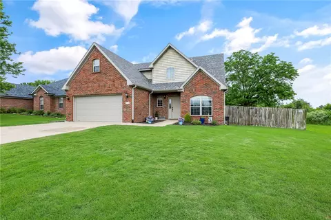 219 Dawn Dr, Centerton, AR 72719