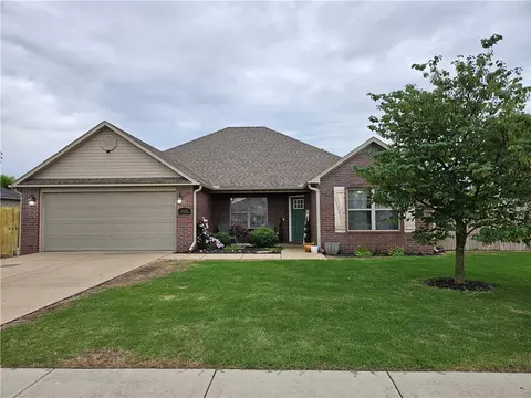 1531 Forest Dr, Centerton, AR 72719