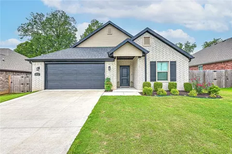 3278 Barbara Bird St, Springdale, AR 72764