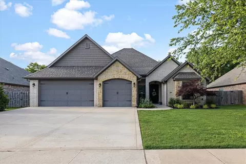 4413 W Meadow Oaks Dr, Rogers, AR 72758