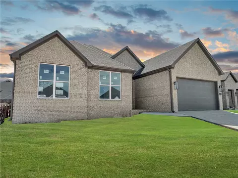 3523 E Greystone Dr, Fayetteville, AR 72764