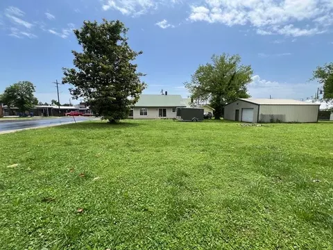105 NE 2nd Ave, Gravette, AR 72736