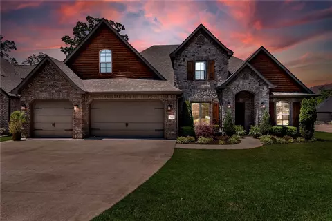705 NE Saddle Ridge Rd, Bentonville, AR 72712