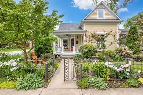 108 SE 3rd St, Bentonville, AR 72712