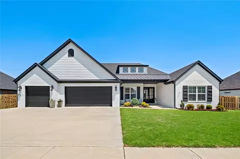 961 Osage View Dr, Bentonville, AR 72713