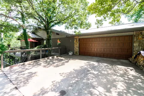 5 El Dorado Dr, Holiday Island, AR 72631