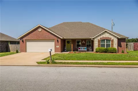 619 White Oak St, Gentry, AR 72734