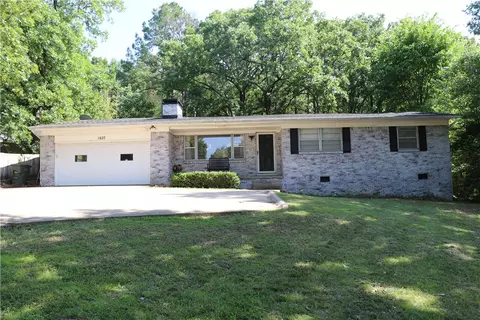 1627 Wedington Dr, Fayetteville, AR 72701