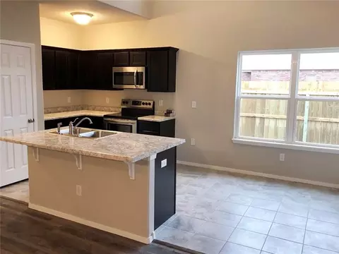 2480 N Raven Ln, Fayetteville, AR 72704