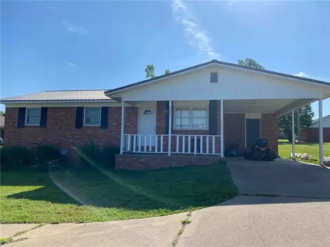 906 N College, Huntsville, AR 72740