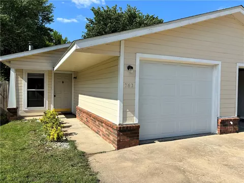 782 W Poplar St, Fayetteville, AR 72703