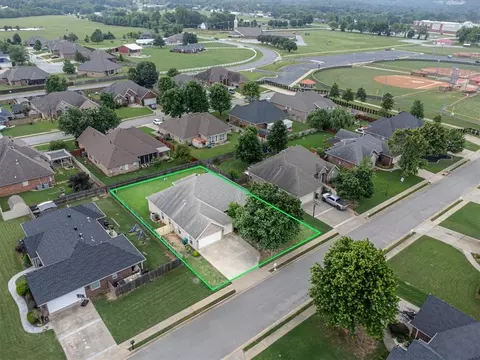 292 Briarhill Dr, Farmington, AR 72730