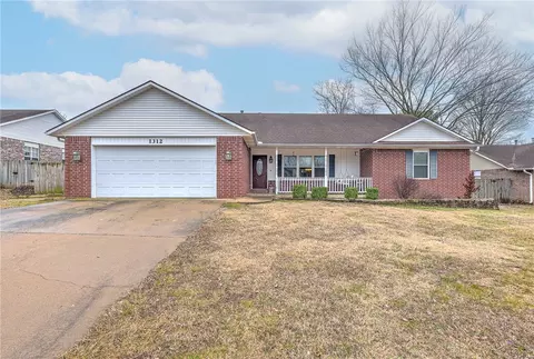 1312 W Cottonwood St, Rogers, AR 72758