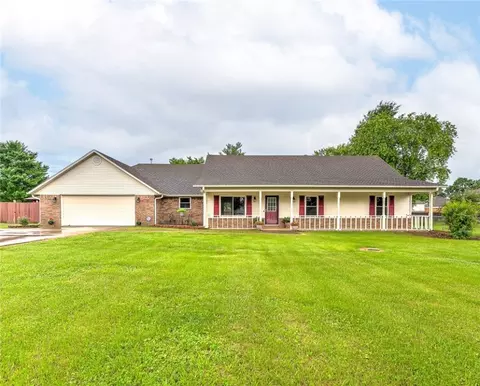 1005 Apple Mdws, Springdale, AR 72764
