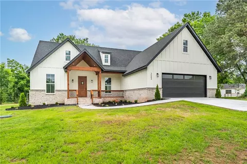 3584 Wildcat Creek Blvd, Fayetteville, AR 72704