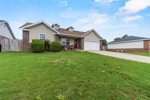 1303 Glendale Ln, Rogers, AR 72758