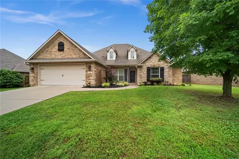 3704 W Providence Dr, Fayetteville, AR 72704