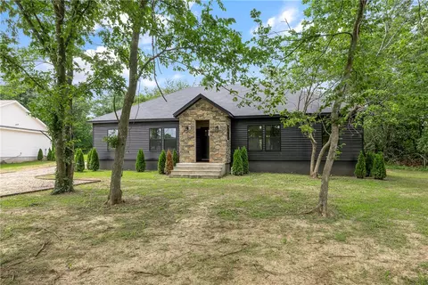 224 SW Ft Smith St, Gravette, AR 72736