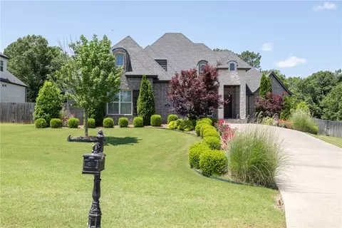 2925 N Chapel View Dr, Fayetteville, AR 72703
