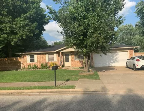 803 N Gutensohn Rd, Springdale, AR 72762