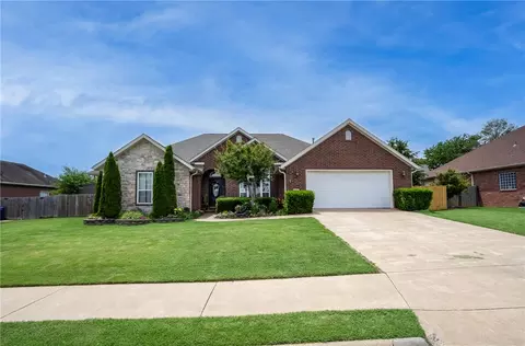 5005 Cortney Cir, Siloam Springs, AR 72761
