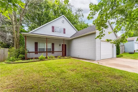 305 Parkcrest Dr, Bentonville, AR 72712