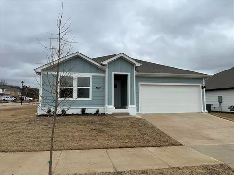 4566 W Canyon Run Dr, Fayetteville, AR 72704