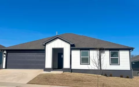 4554 W Canyon Run Dr, Fayetteville, AR 72704