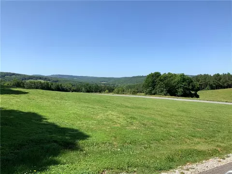 001 Meadow Ridge Dr, Huntsville, AR 72740