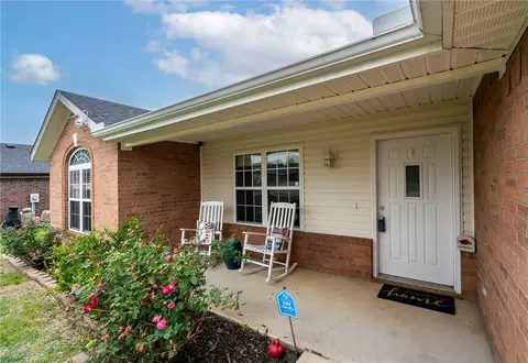 911 Sunflower St, Centerton, AR 72719