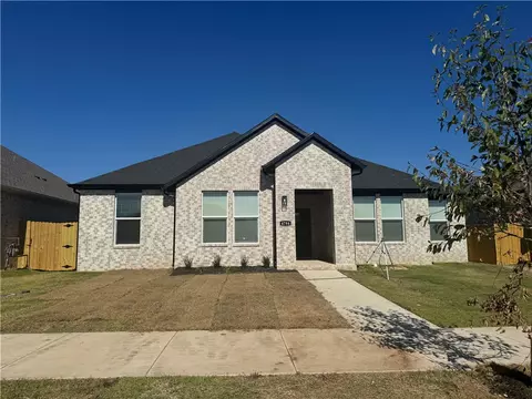 4784 W Aurora St, Fayetteville, AR 72704