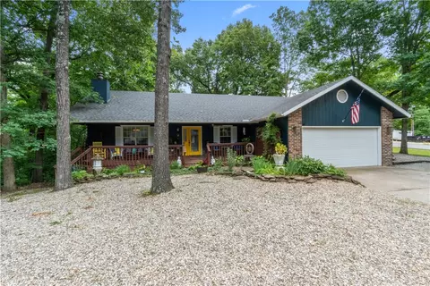 2 Kirkbridge Ln, Bella Vista, AR 72714