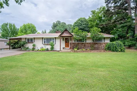 1323 E Township St, Fayetteville, AR 72703