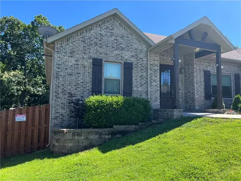 1601 Sweetbriar Way, Centerton, AR 72719