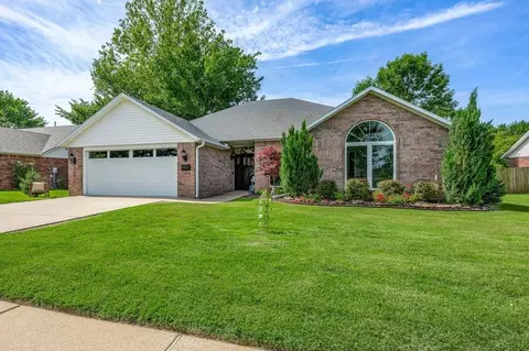 1903 SW Pine Ave, Bentonville, AR 72712