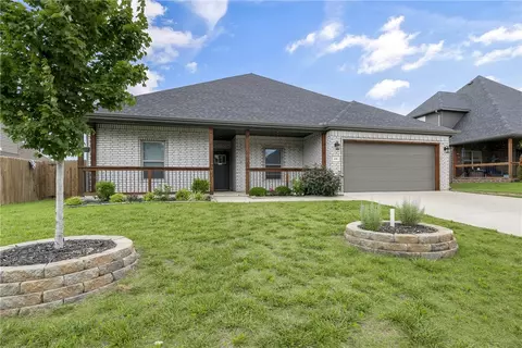 412 Ramsey St, Gentry, AR 72734