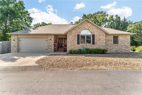 2 Wigtown Ln, Bella Vista, AR 72715
