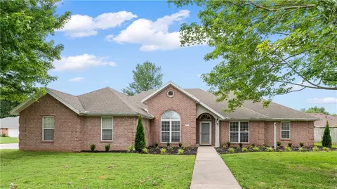 506 Steele Dr, Bentonville, AR 72712
