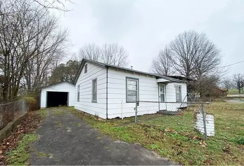 5804 Wilkerson St, Fayetteville, AR 72704