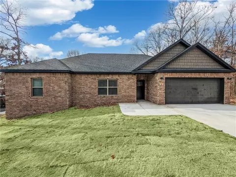 27 Coldstream Ln, Bella Vista, AR 72715