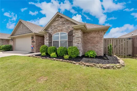 4707 W Croft Dr, Fayetteville, AR 72704